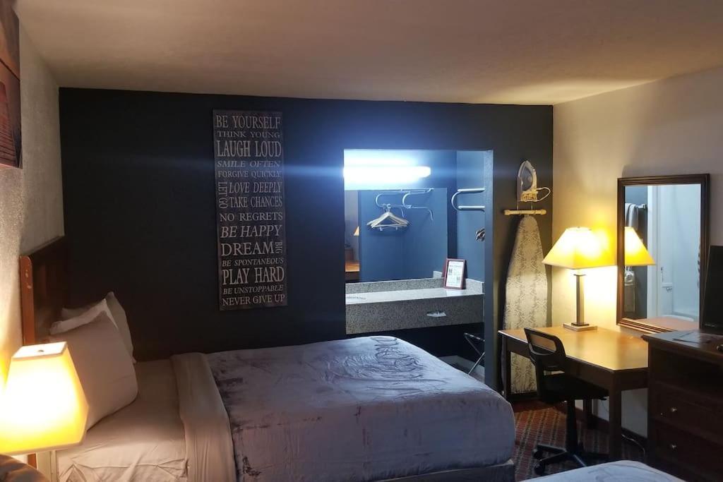 סטילווטר Osu King Bed Hotel Room 109 Wi-Fi Booking מראה חיצוני תמונה
