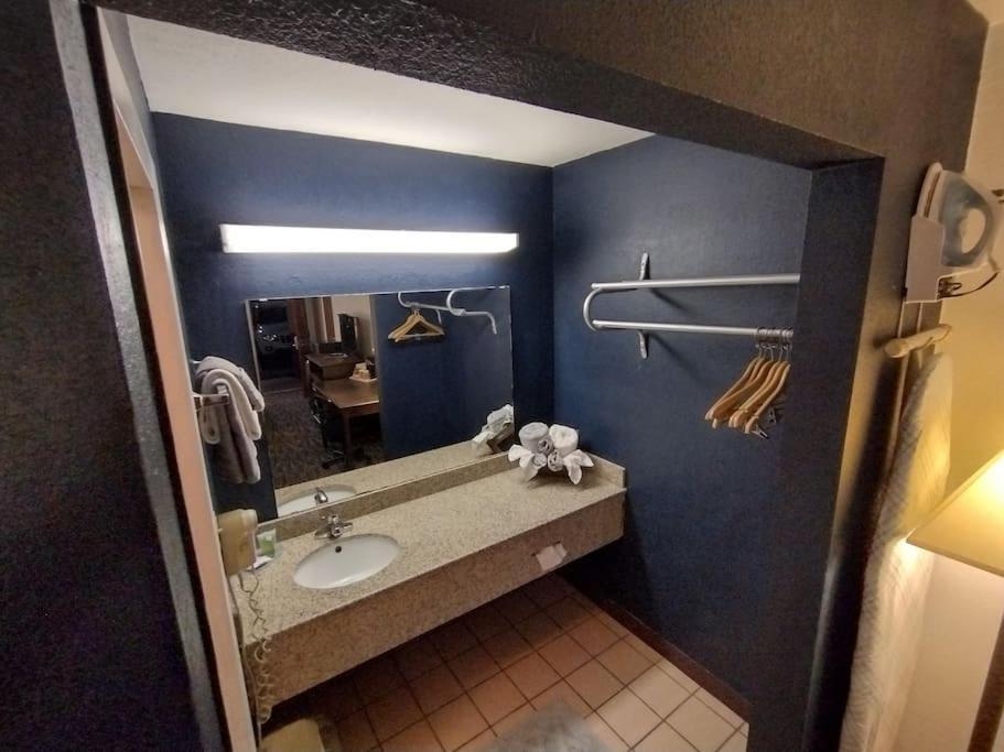 סטילווטר Osu King Bed Hotel Room 109 Wi-Fi Booking מראה חיצוני תמונה