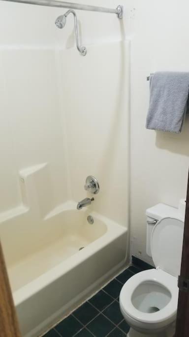 סטילווטר Osu King Bed Hotel Room 109 Wi-Fi Booking מראה חיצוני תמונה