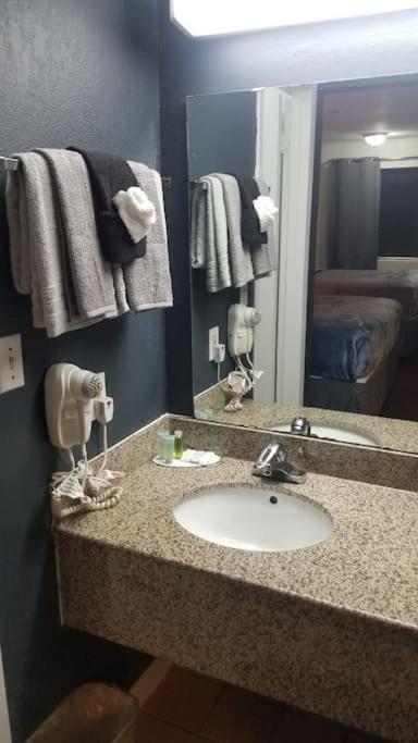 סטילווטר Osu King Bed Hotel Room 109 Wi-Fi Booking מראה חיצוני תמונה