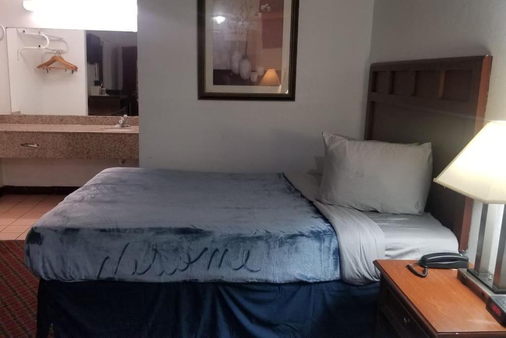 סטילווטר Osu King Bed Hotel Room 109 Wi-Fi Booking מראה חיצוני תמונה